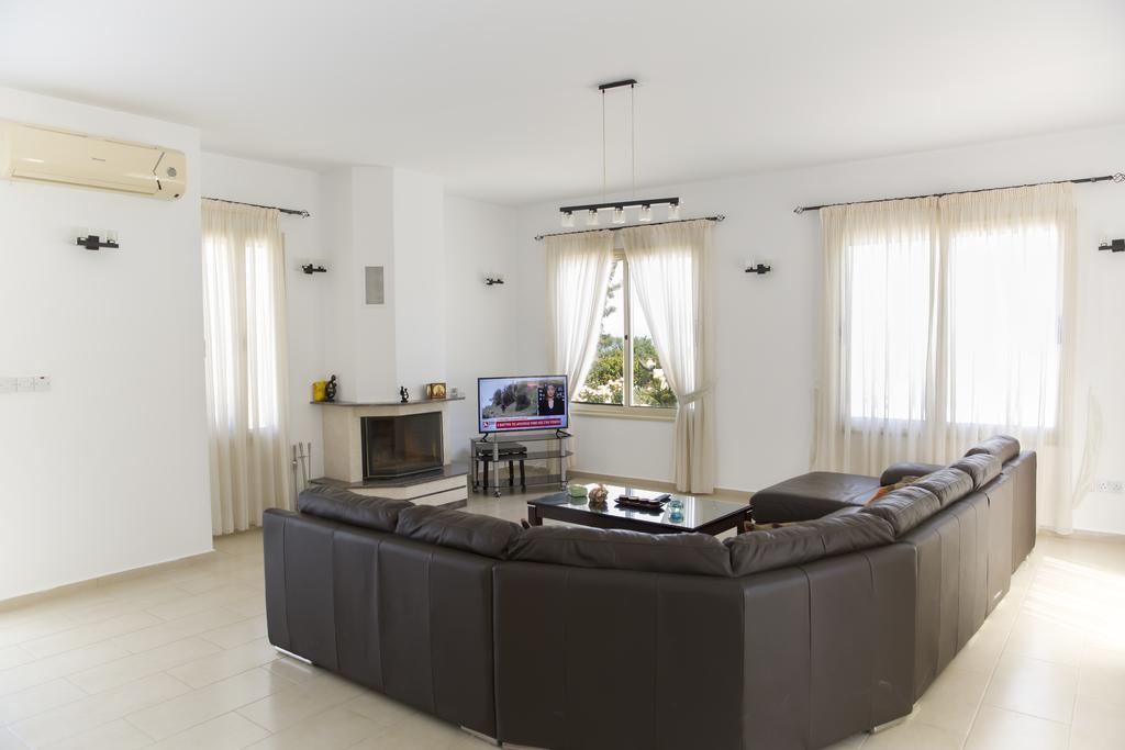 Eliofos Luxury Villa Polis Bagian luar foto